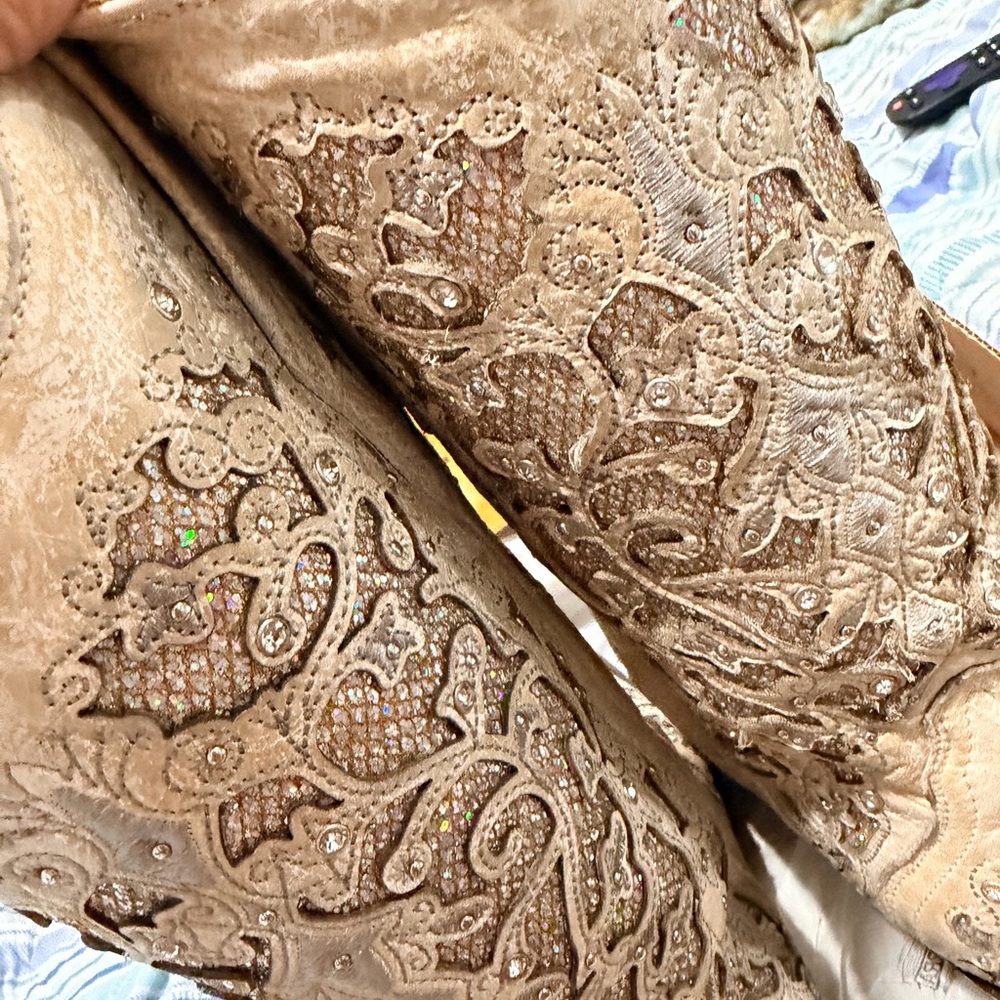 Corral woman 10W boots in white glitter inlay and crystals. - Picture 10 of 16